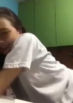 Morrilla coge con su primo en la cocina, mientras duerme la abuela 4