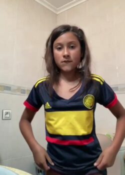 Adolescente Colombiana Mostrando Su Rico Cuerpo + Video 15