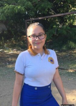 Pack colegiala luciendo su cuerpo divino 3