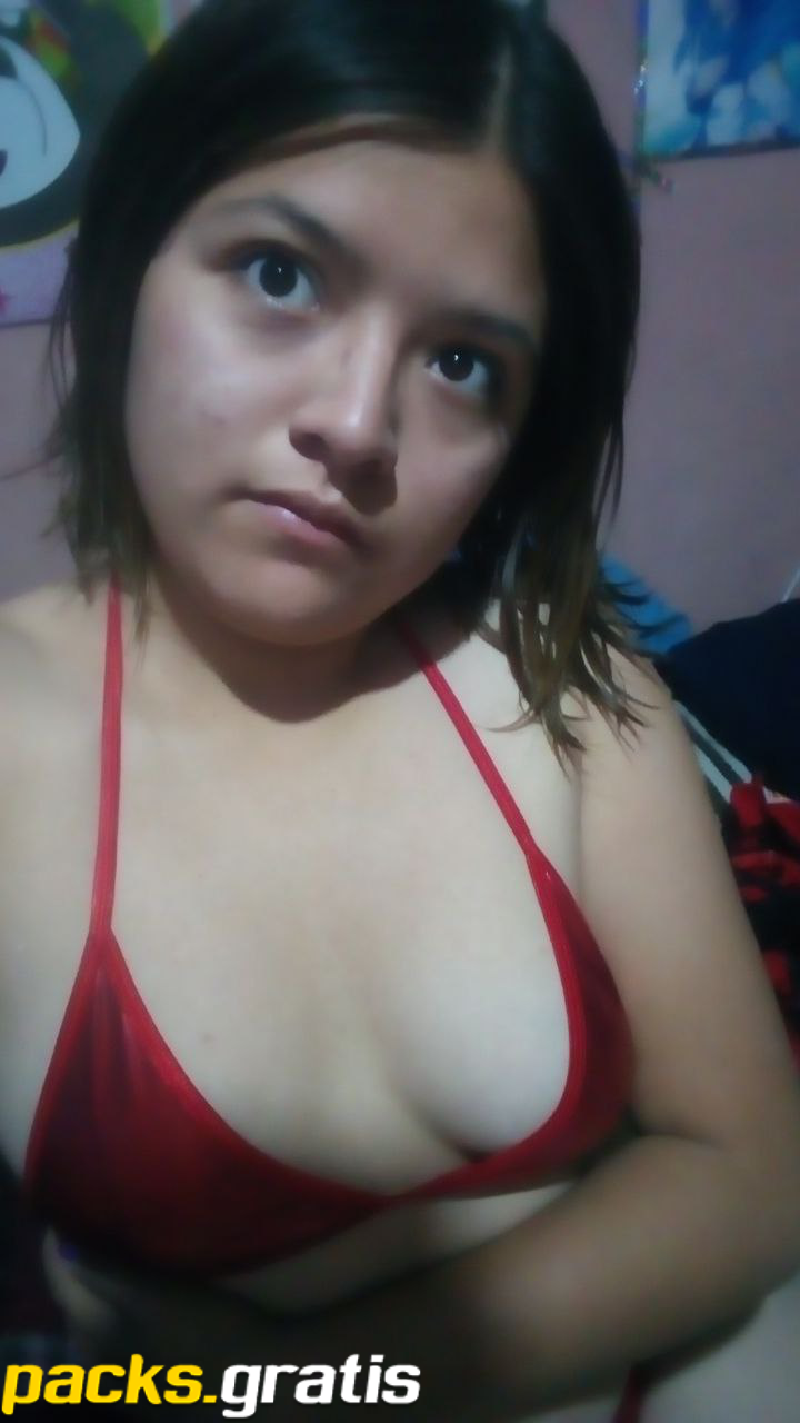 Colegiala de cabello corto+ Video 1