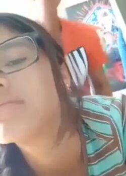 Chavita de lentes cogiendo con su novio 6