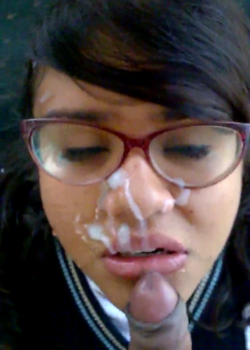 Colegiala putita le encanta la leche 4
