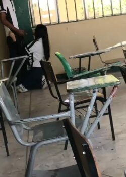 Esta si que es una colegiala putita 4