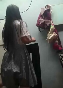 Colegiala llega de la escuela y se la coge su tío 7