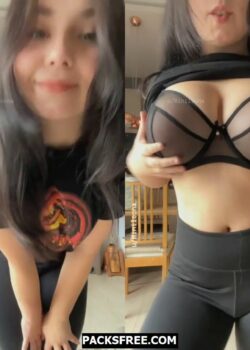 Linda morrita mostrando sus tetotas 7