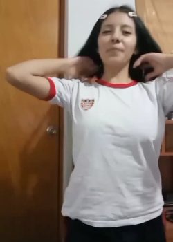 Bella colegiala chichona llega caliente de clases 6