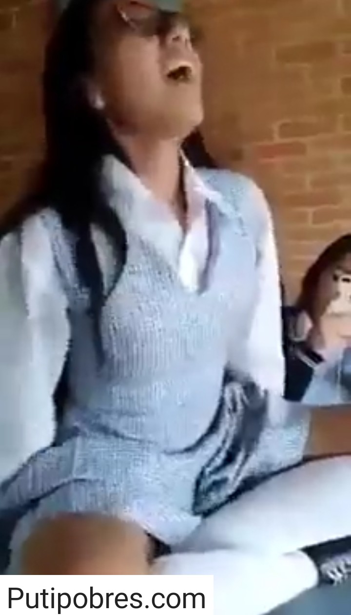 Colegialas Traviesas En El Aula 1