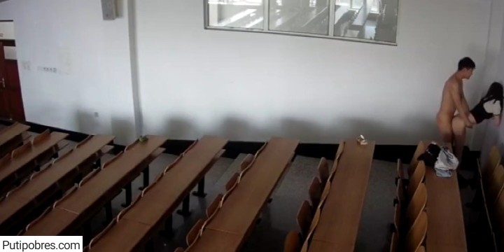 Pillados cogiendo en el colegio 1