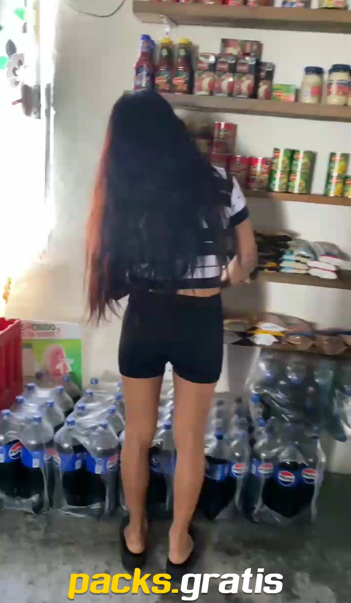 Morra flaquita En su primer trabajo le hacen trio 1
