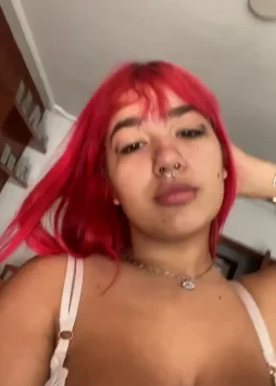 Pendeja argentina tetona mamando verga 2