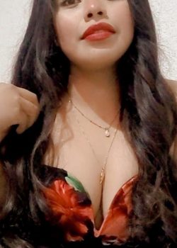 Gordita putita enseñando la conchita 6
