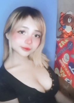 Pendejita trola de argentina tocandose su conchita 3