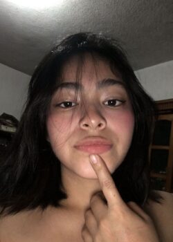 Morrita colegiala manda nudes a su profesor 3