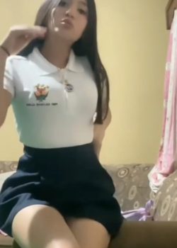 La colegiala más Ricolina que verás hoy 4