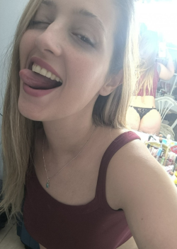 Le reviso el cel a mi madrastra y veo sus nudes 4