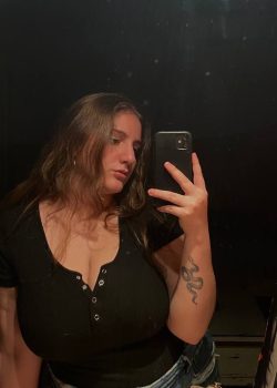 Pendeja trola tetona la hacen gritar en cuatro 4