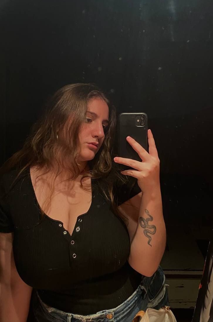 Pendeja trola tetona la hacen gritar en cuatro 1